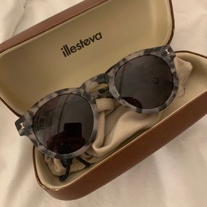 Illest Eva matte tortoise sunglasses